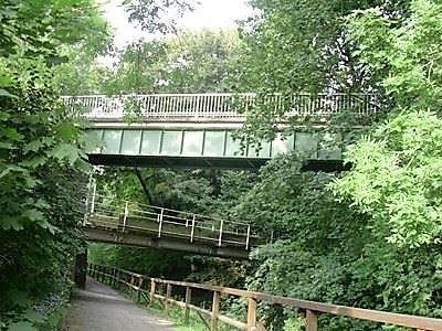 Hochbrücke über die Aue