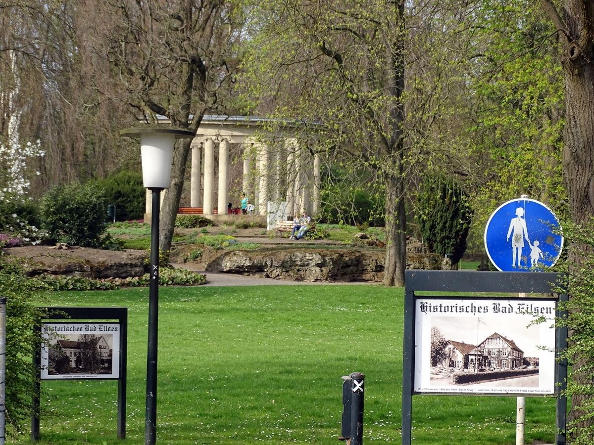 Kurpark Bad Eilsen mit Tuffsteinbrunnen