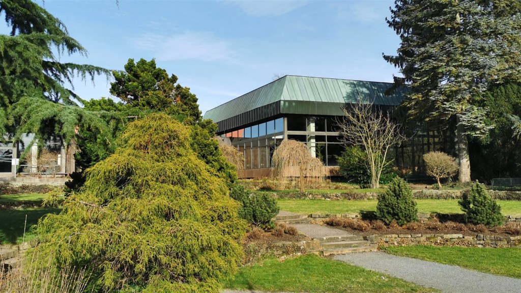 Teil der Rehagebäude