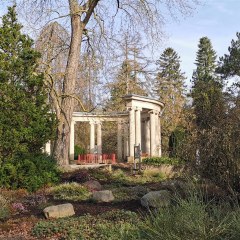 Tuffsteinbrunnen - Mittelpunkt des Kurparks
