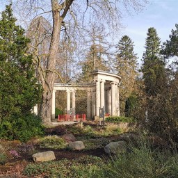 Tuffsteinbrunnen - Mittelpunkt des Kurparks